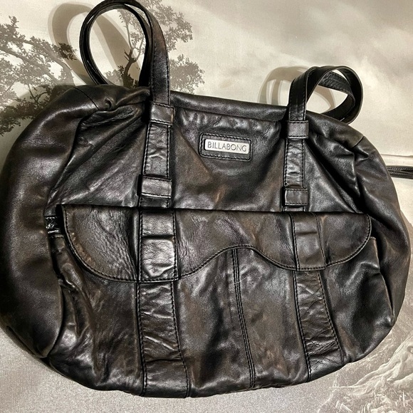 Billabong Handbags - VINTAGE Black Leather shoulder bag